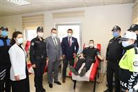 Metin Alper ile birlikte Trabzon Kızılay'a Plazma bağışında bulunan emniyet teşkilatı mensuplarını bağış esnasında ziyaret ettiler (3).jpg