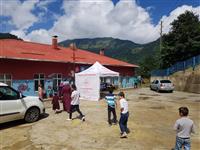 Arsin ilçemizin Gümüşhane ili ile sınır olan mahallerinden İşhan ve Yolaç mahallelerinde aşı çadırı kuruldu.  (2).jpg