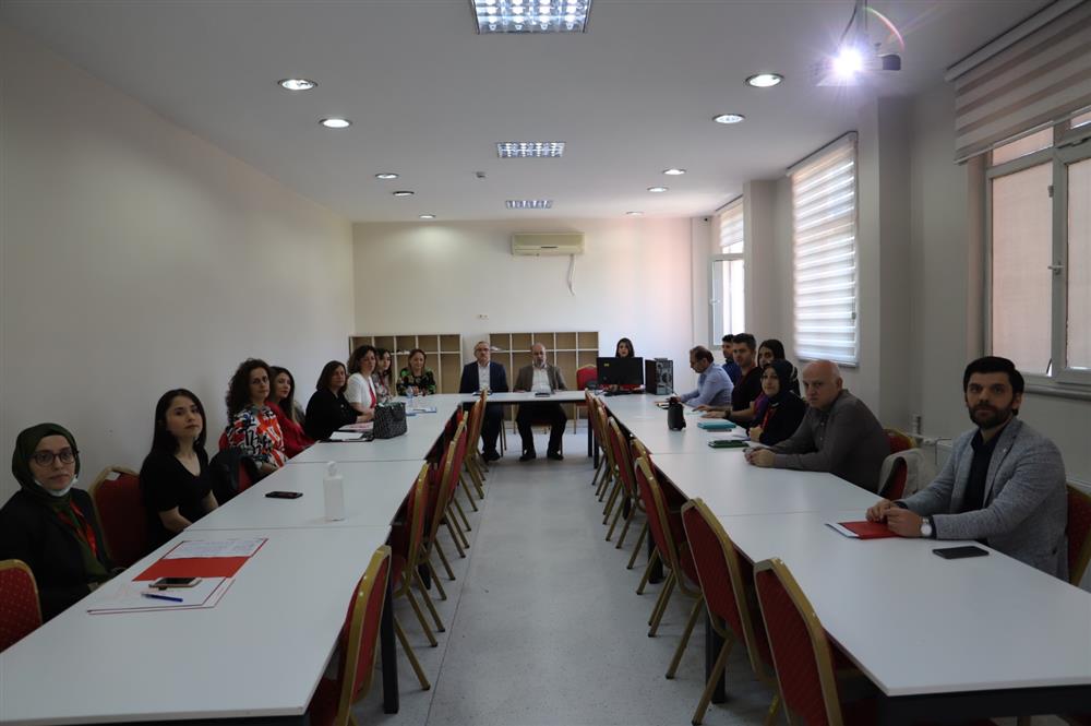 Müdürlüğümüz ve Trabzon Gençlik ve Spor İl Müdürlüğü işbirliği ile gerçekleştirilen “İntihara Yönelik Gençlik Ruh Sağlığı Güçlendirme Toplantısı” Kanuni E.A.H Numune Kampüsünde gerçekleştirilmiştir. 