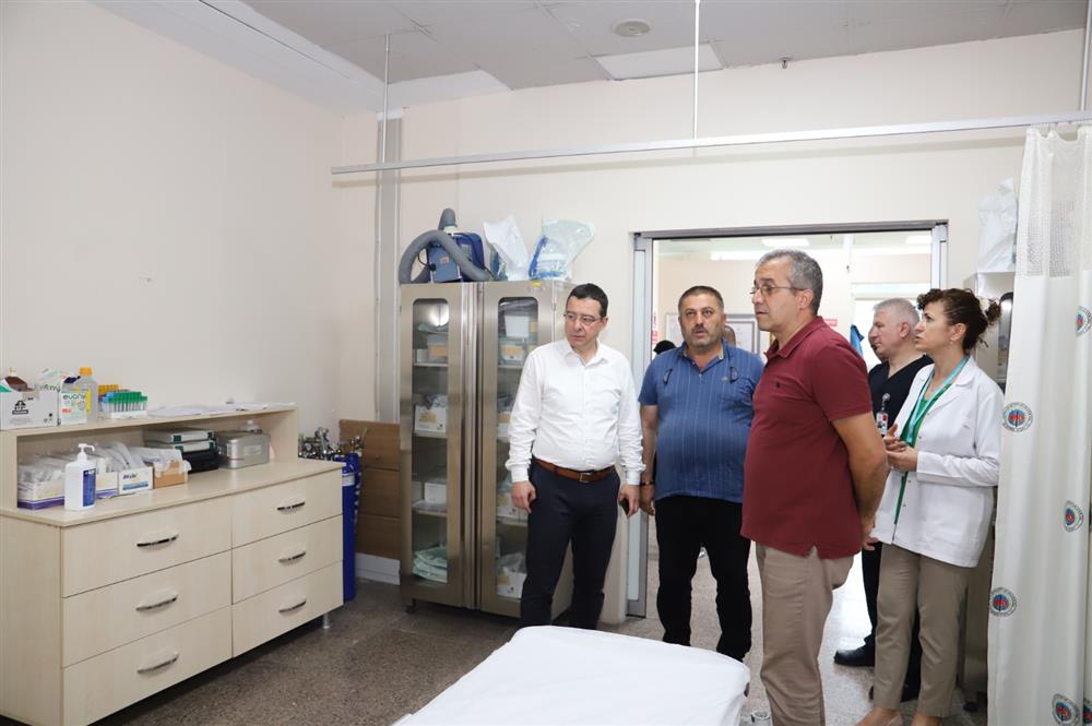 İl Sağlık Müdürümüz Dr.Hakan USTA; Akçaabat Haçkalı Baba Devlet Hastanemizi ziyaret ederek, sağlık tesisi yöneticileriyle birlikte yeni yapılan acil serviste incelemelerde bulundular.