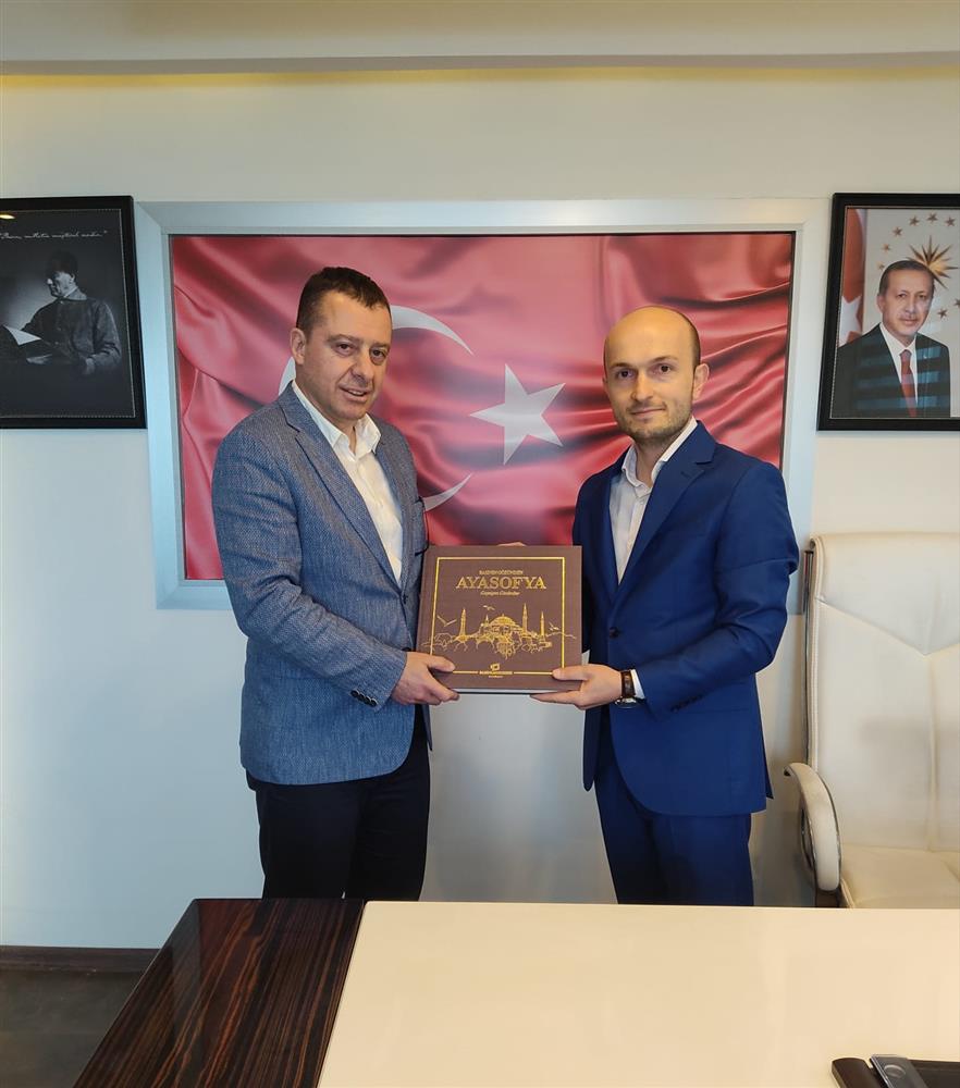 İl Sağlık Müdürümüz Dr. Hakan USTA, Trabzon Basın İlan Kurumu Müdürü Sayın Ali NUHOĞLU'nu makamında ziyaret ettiler.