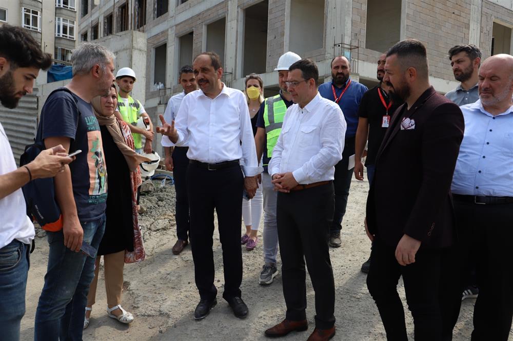 Trabzon Milletvekili Sn.Muhammed BALTA ve İl Sağlık Müdürümüz Dr.Hakan USTA inşaatı devam etmekte olan Ortahisar İlçe Sağlık Müdürlüğü binasını yerinde inceleyerek teknik ekibimizden bilgi aldılar.